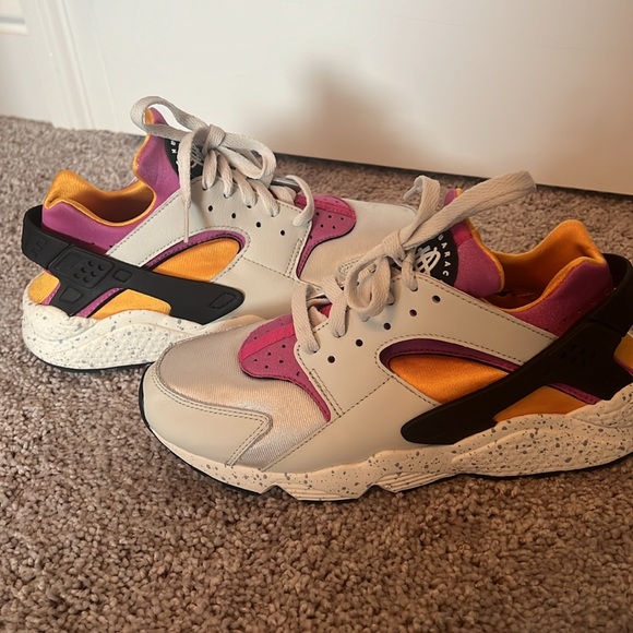 Nike Air Huarache pink and orange sz 8 (university pink gold) - Picture 4 of 9